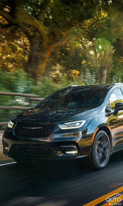 Chrysler Recalls 67,000 Pacifica Plug-In Hybrid Minivans
